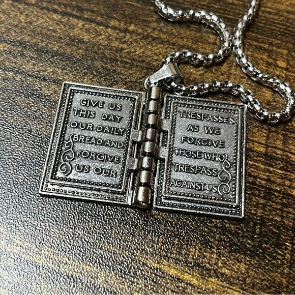 Stylish Foldable Bible Cross Pendant Necklace - Picture 11 of 12